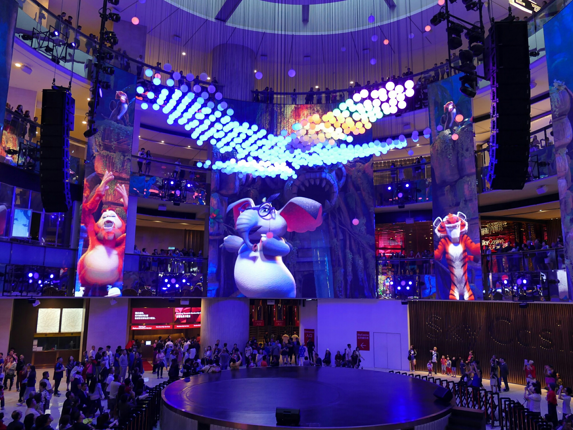 Photo 5 - The winch balls forming the shape of a bird at SkySymphony's Jungle Jam show at Resorts World Genting.JPG image